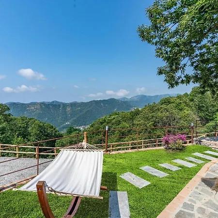 Nyaraló Perla *